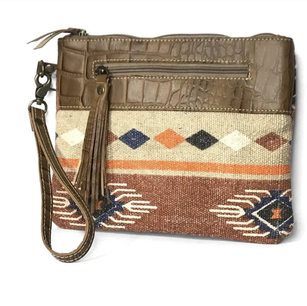 LAST ONE! Gorgeous Handmade Genuine Leather and Aztec Canvas Clutch - Picture 4 of 6